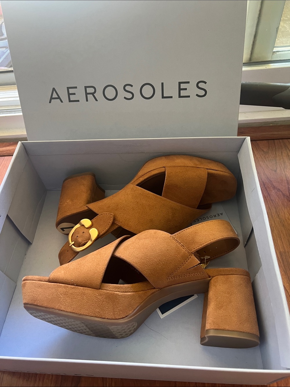NIB AEROSOLES Cognac Suede Crossband Platform Sandals with Gold Buckle - size 7